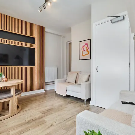 Cosy Two Bed House * Leeds (West Yorkshire)