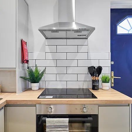 Cosy Two Bed House * Leeds (West Yorkshire)