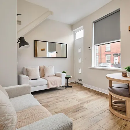 Cosy Two Bed House * Leeds (West Yorkshire)