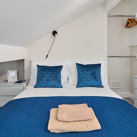 Cosy Two Bed House *